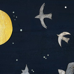 月夜、鳥が飛ぶ